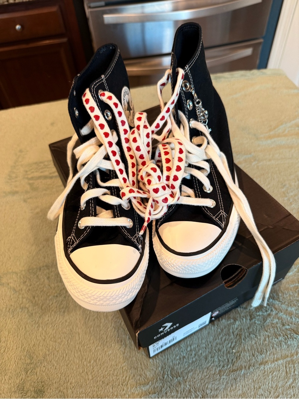 Converse Valentine’s Day Chuck Taylor All Star Hi Hearts Women’s 9.5 NIB - Picture 1 of 14